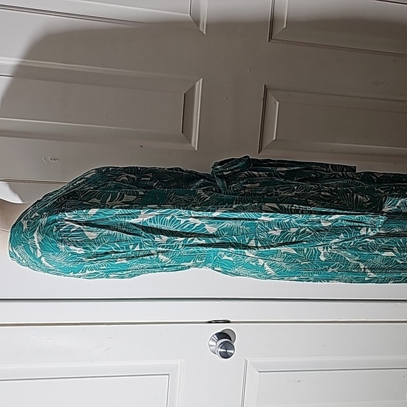 BOOHOO, Long lovely robe or street wear.‎ Green/blue. Size medium. - Picture 4 of 12